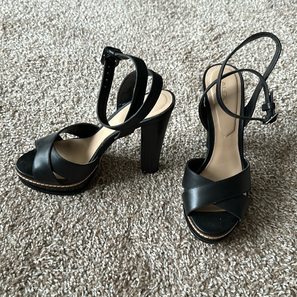 Aldo size 7 heel used hand full times